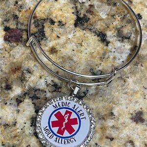 Mold allergy alert bracelet
